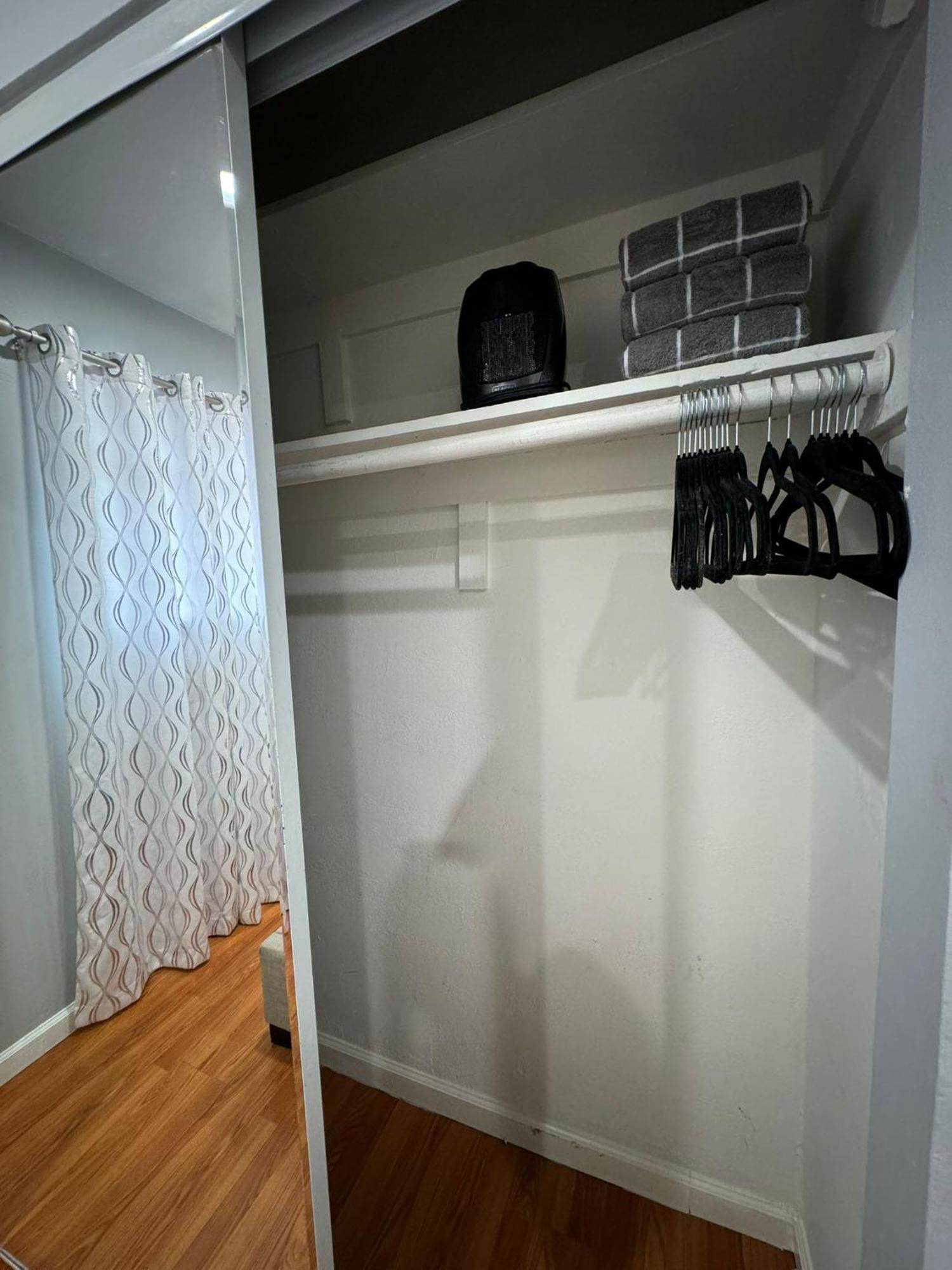 Appartamento 2 Bedroom Apartment1 Mile South From The Hollywood Walk Of Fame And Hollywood Sign *